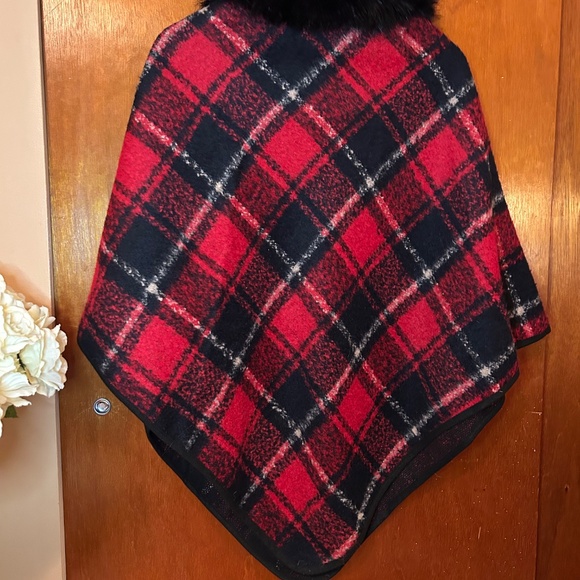 Plaid and Pancho/Cape with Faux Fur Trim - Picture 3 of 3